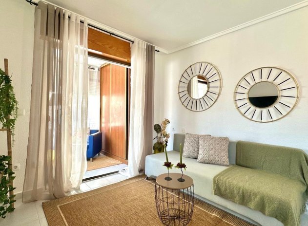 Apartamento / Piso - Reventa - Torrevieja - La Siesta