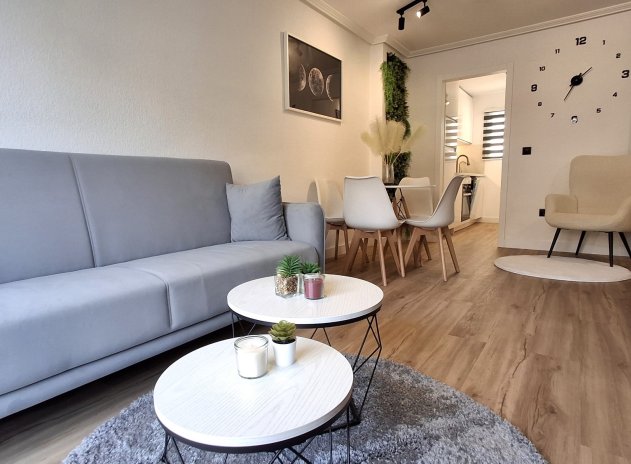 Apartamento / Piso - Reventa - Torrevieja - Torrevieja