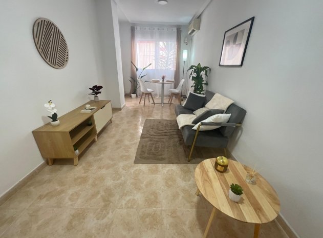 Apartamento / Piso - Reventa - Torrevieja - Torrevieja