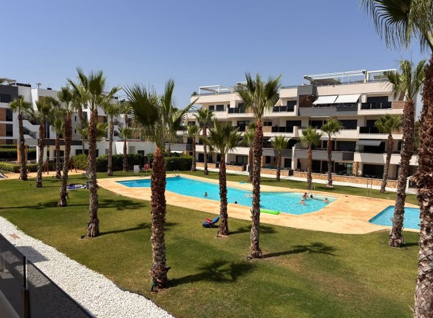 Apartment / Flat * - Resale - Los Altos * - Los Altos *