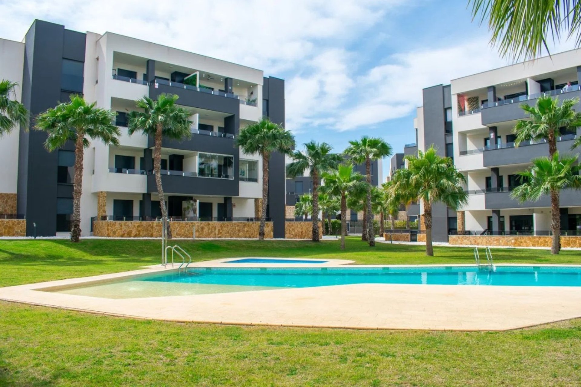 Herverkoop - Apartments - Los Almendros