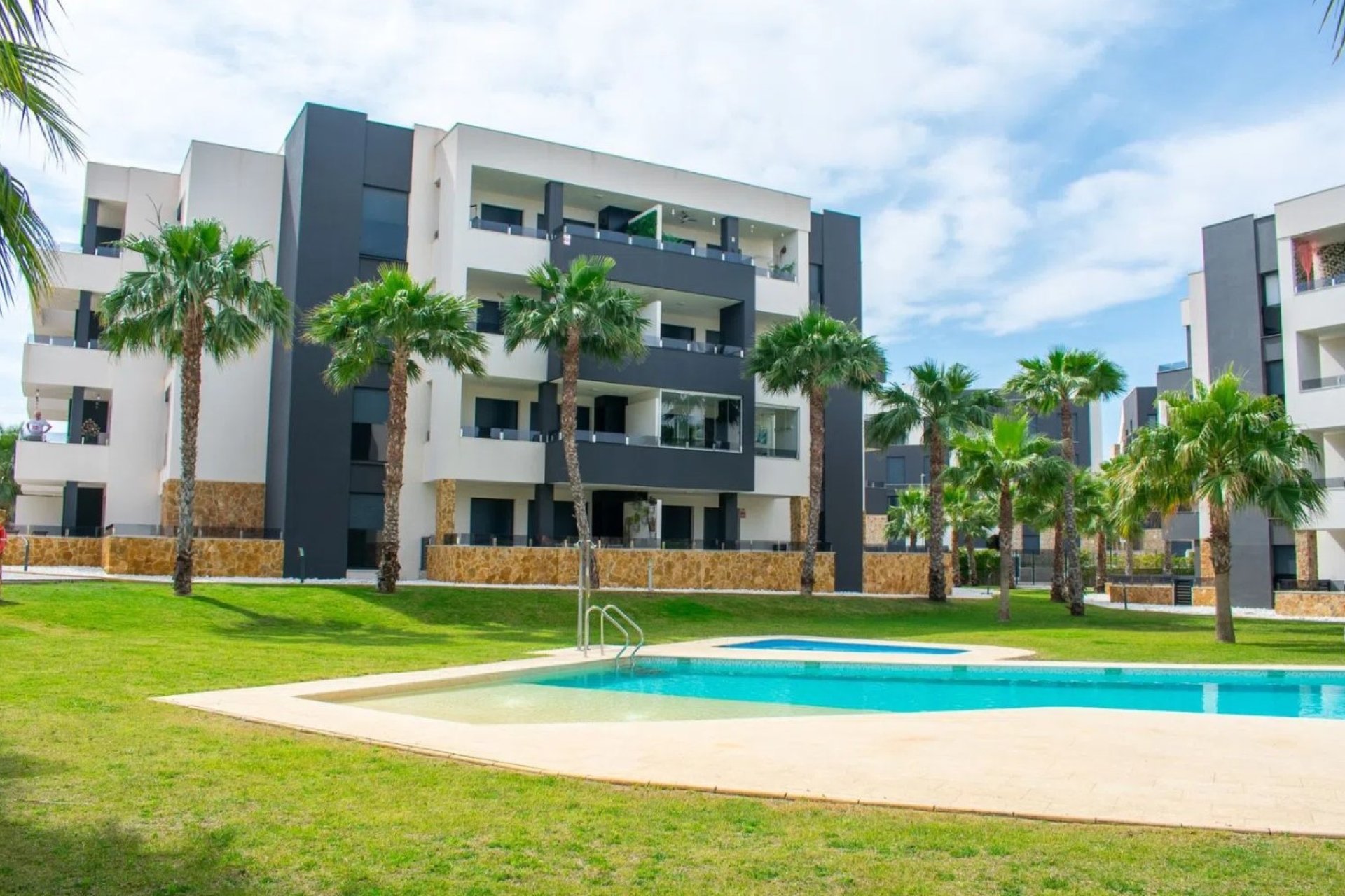 Herverkoop - Apartments - Los Almendros