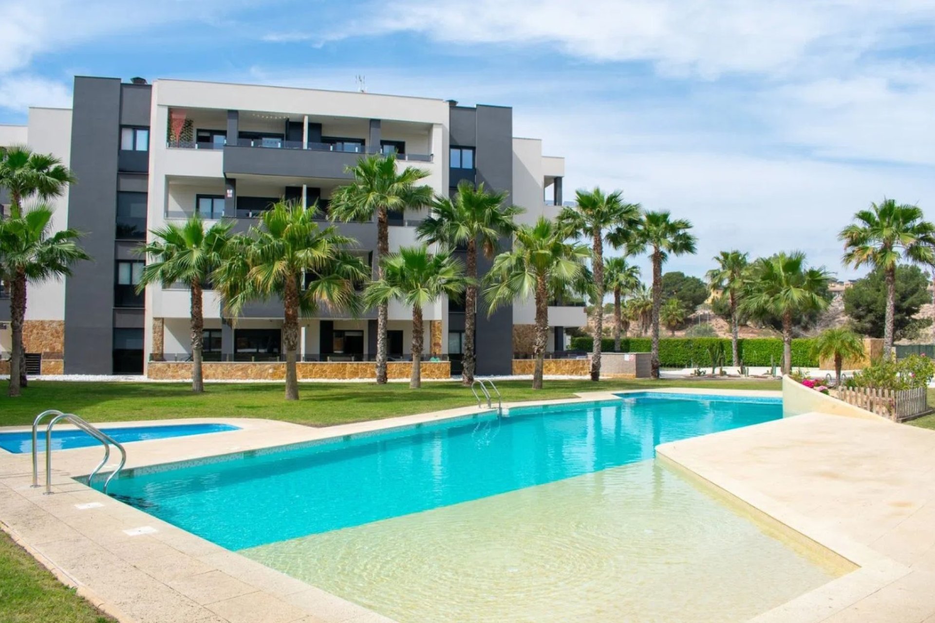 Herverkoop - Apartments - Los Almendros