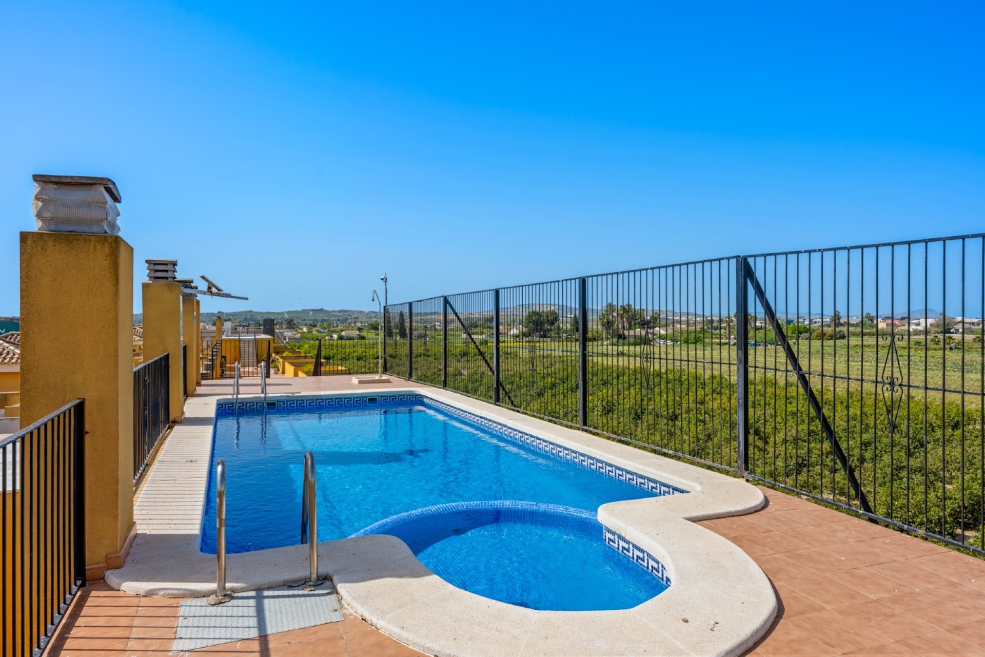 Herverkoop - Appartement - Daya Nueva