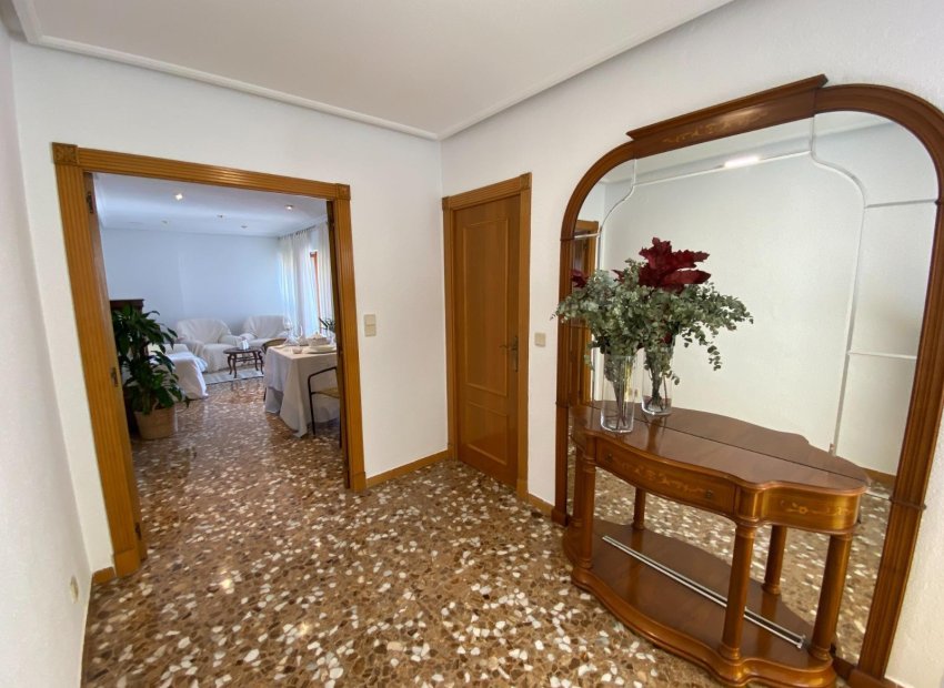 Herverkoop - Appartement / flat - Elche - Center