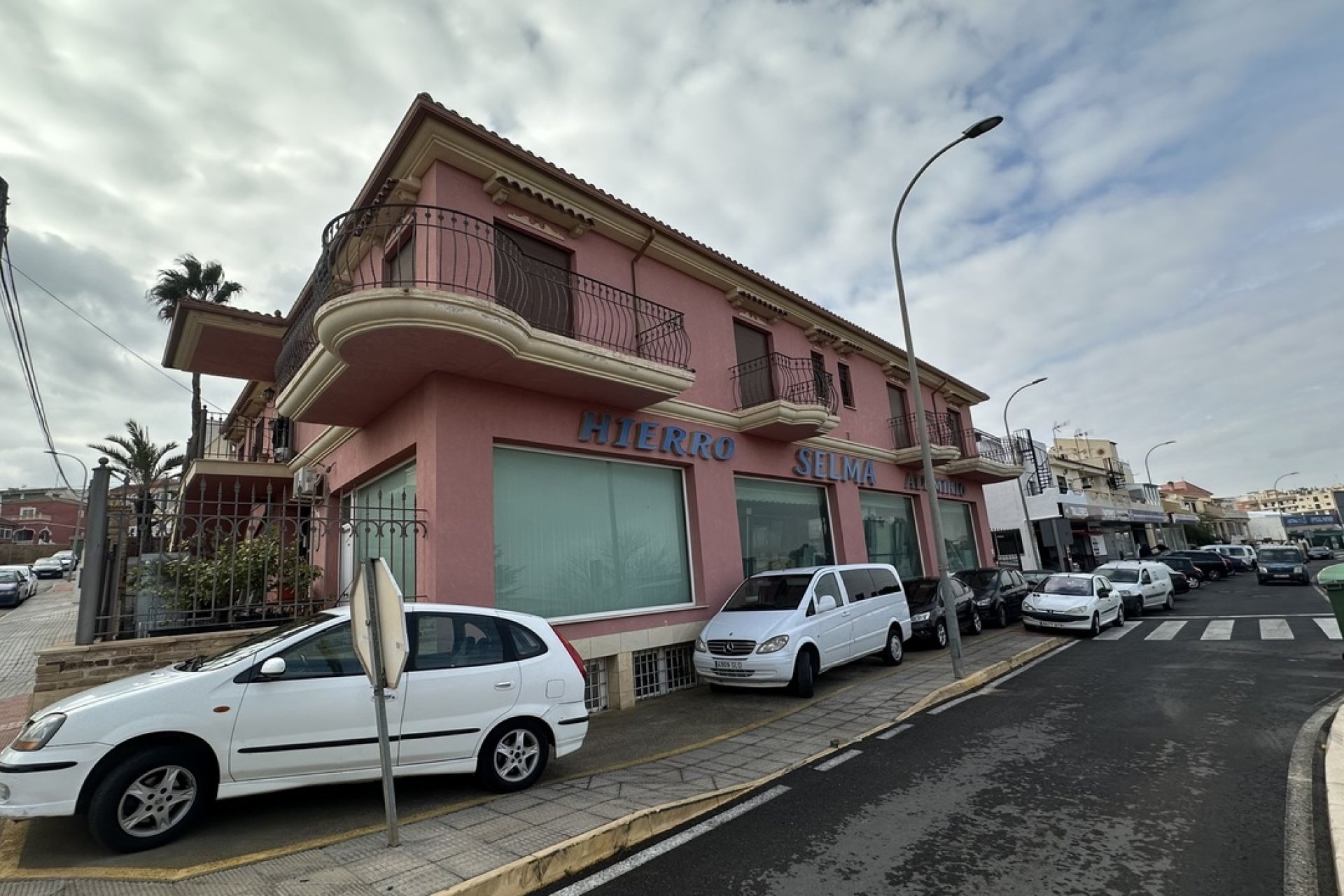 Herverkoop - Commercial Unit - San Miguel de Salinas