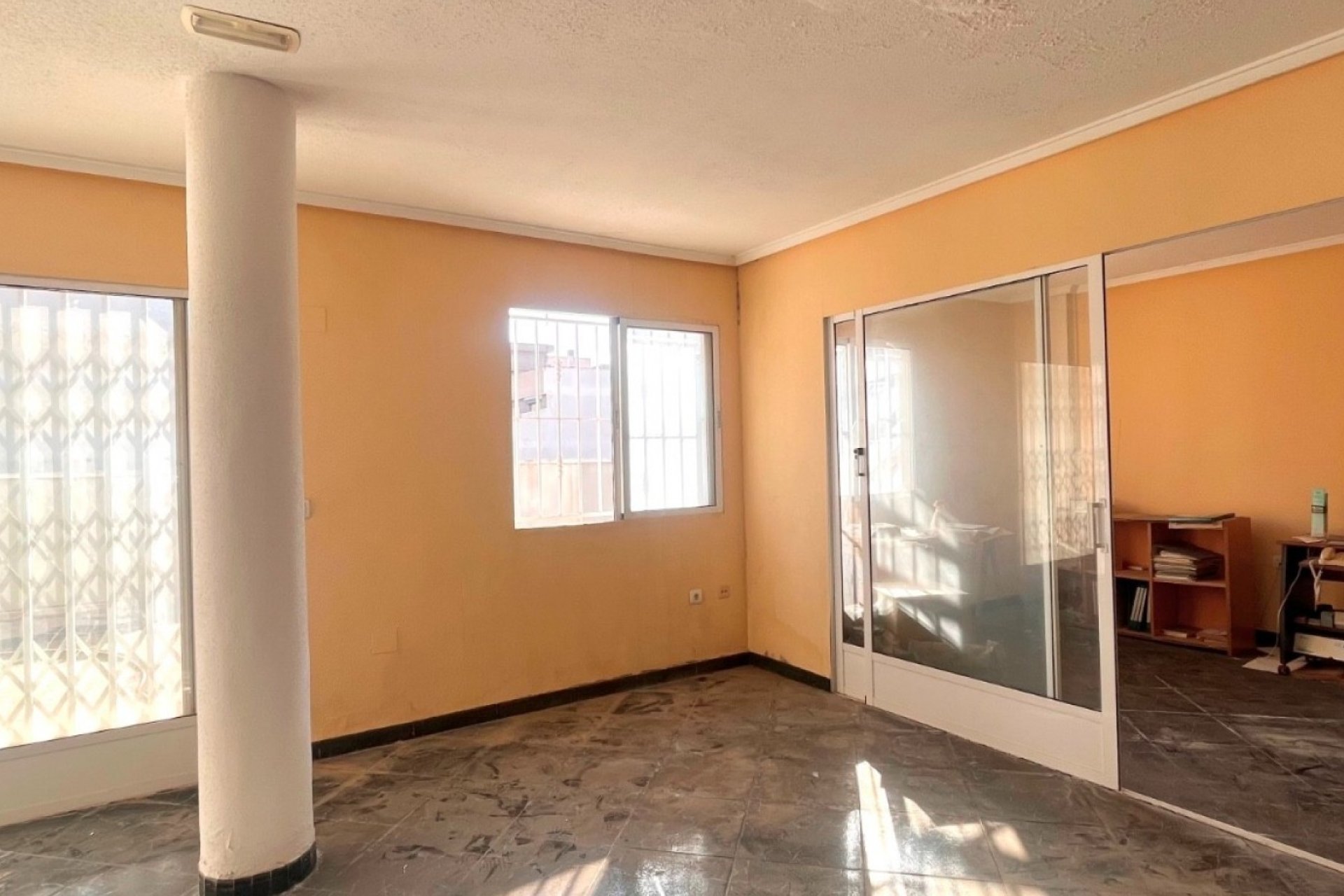 Herverkoop - Commercial Unit - Torrevieja - Playa del Cura