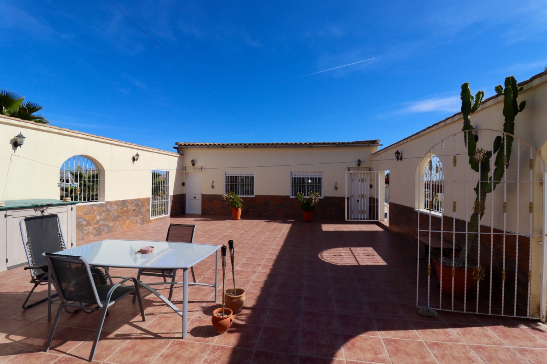 Herverkoop - Finca / Plattelands Woning - Catral
