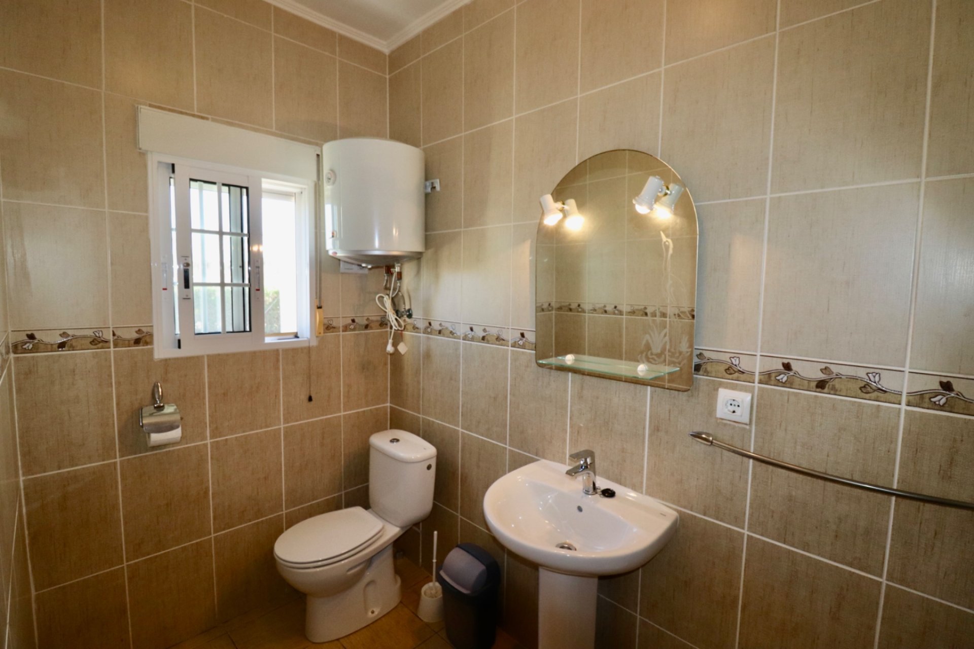 Herverkoop - Finca / Plattelands Woning - Catral