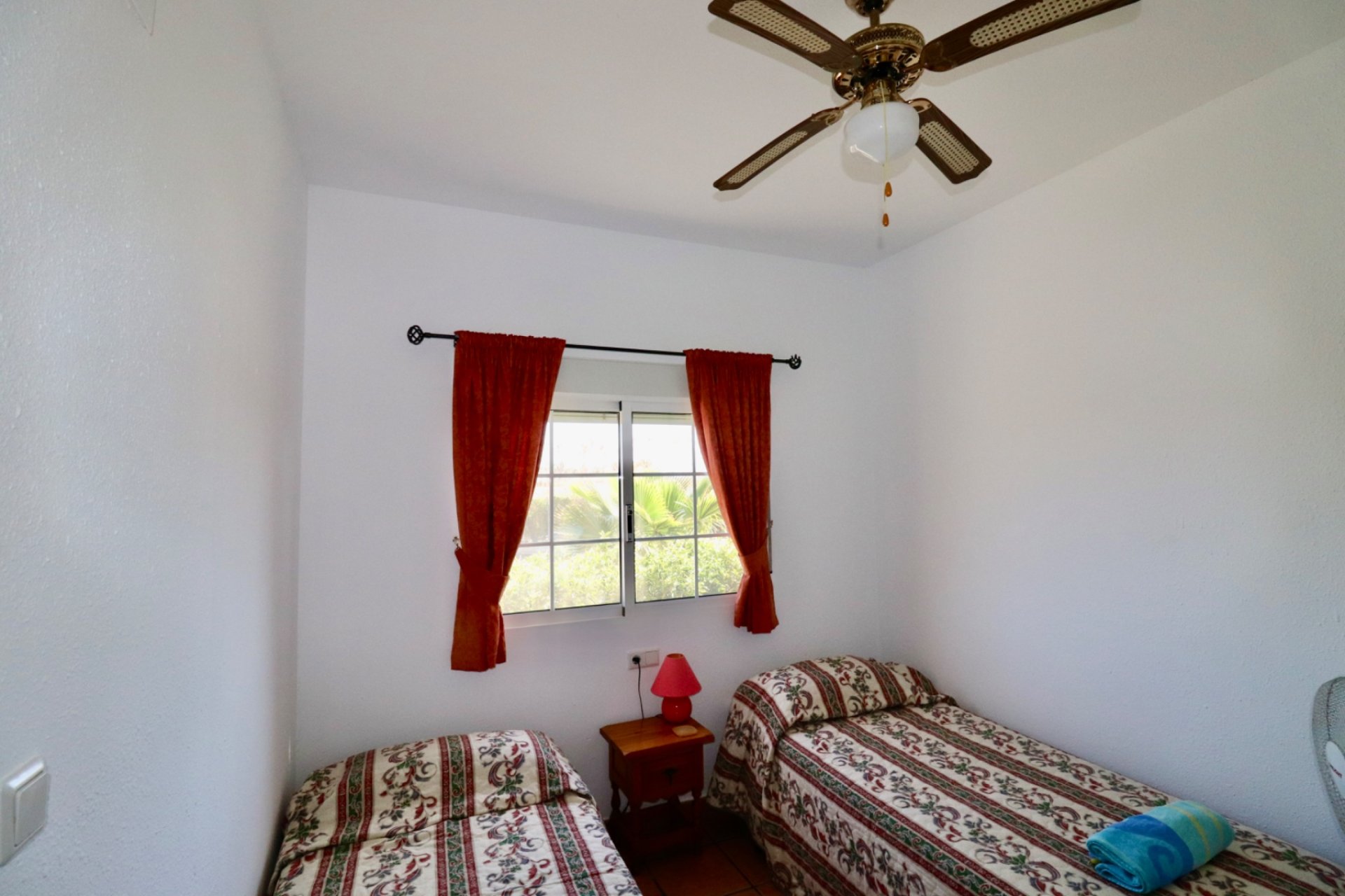 Herverkoop - Finca / Plattelands Woning - Catral