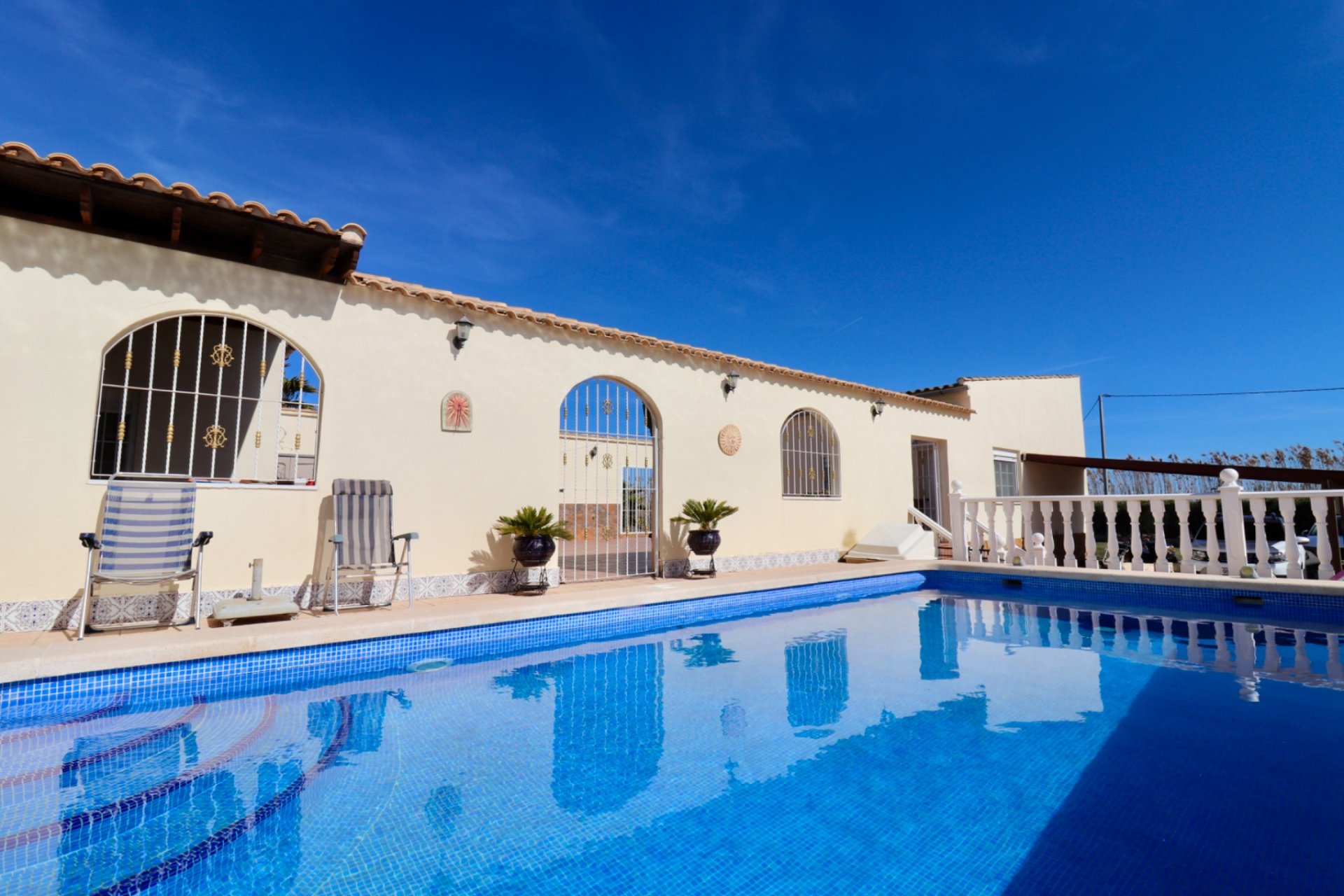 Herverkoop - Finca / Plattelands Woning - Catral