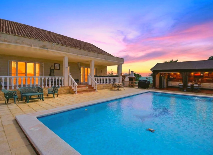 Herverkoop - Finca / Plattelands Woning - Crevillente