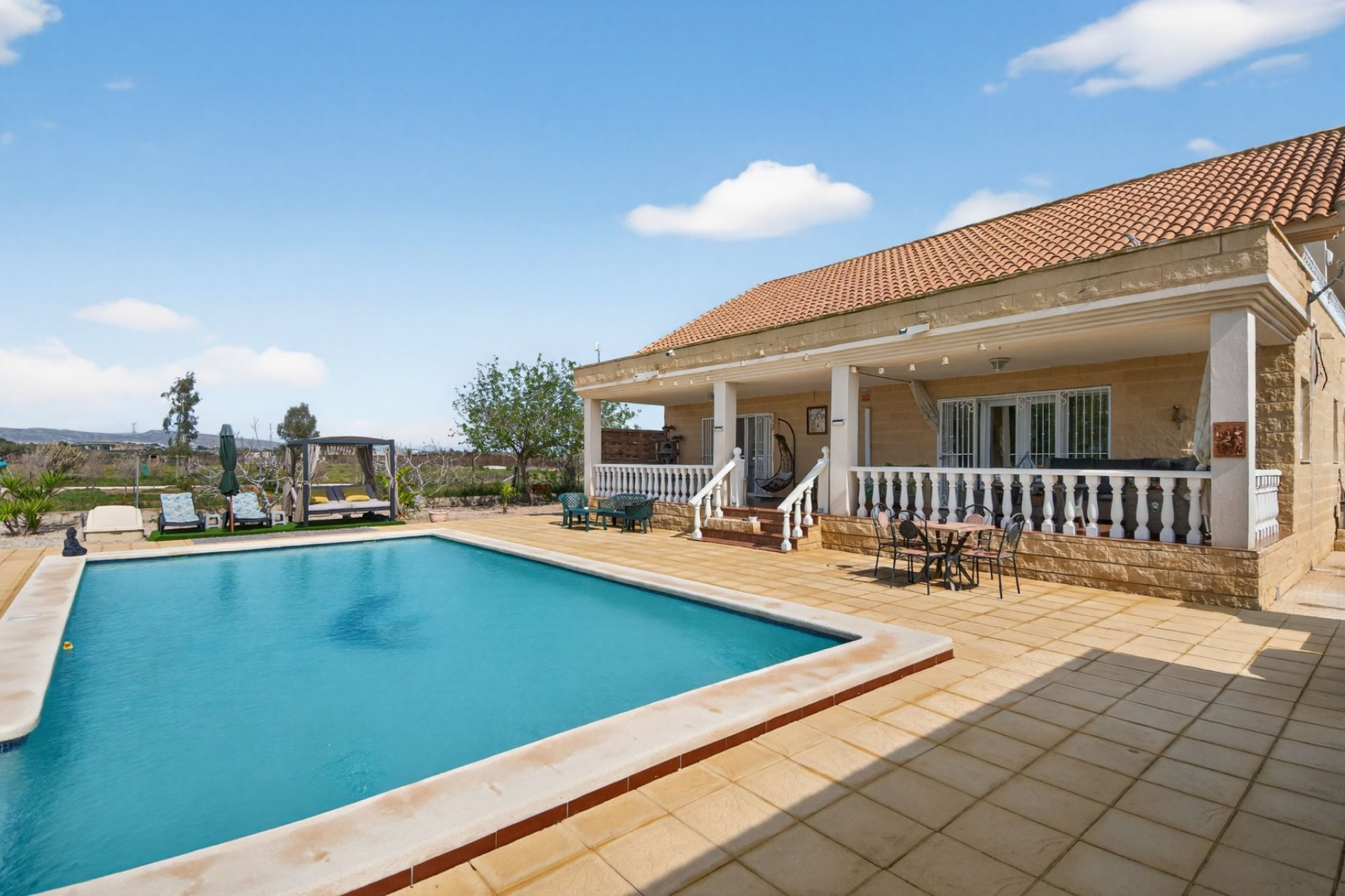 Herverkoop - Finca / Plattelands Woning - Crevillente