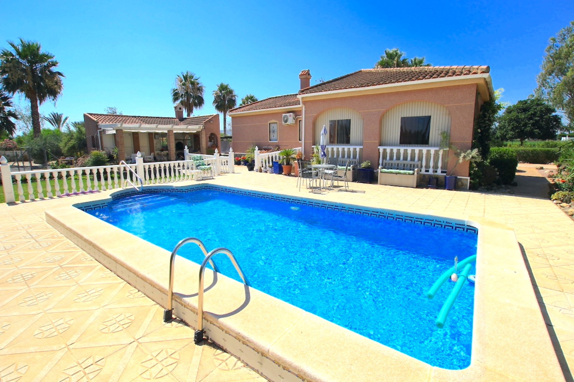 Herverkoop - Finca / Plattelands Woning - Daya Vieja