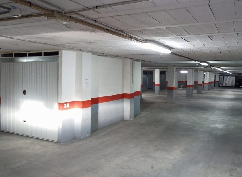 Herverkoop - Parkeerplaats / Garage - Torrevieja