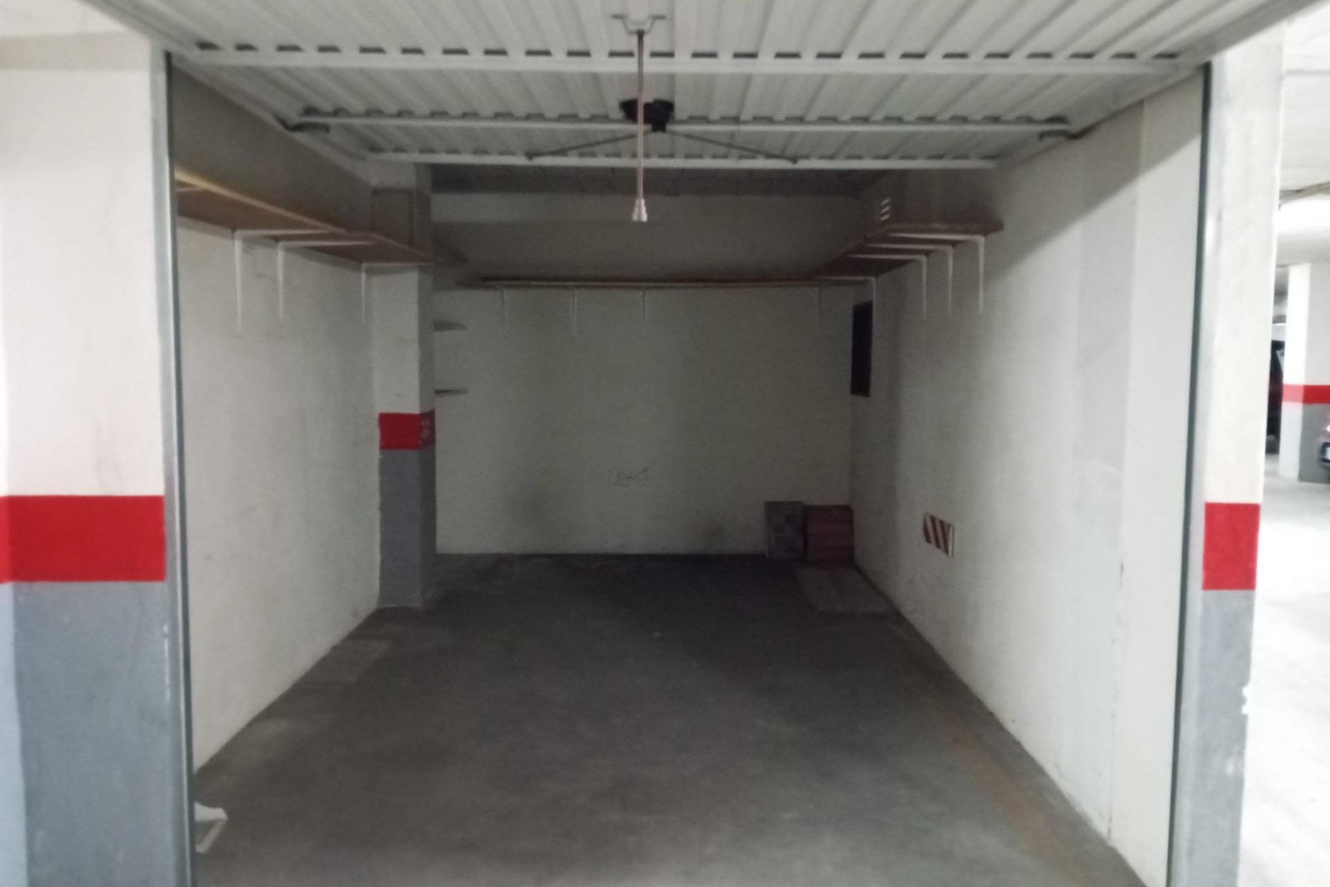 Herverkoop - Parkeerplaats / Garage - Torrevieja