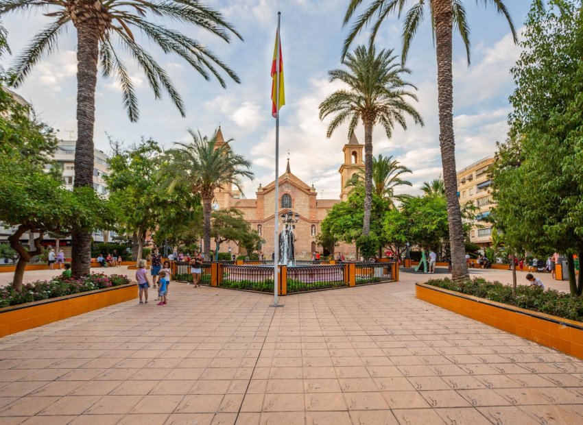 Herverkoop - Parking - Torrevieja - Los Frutales