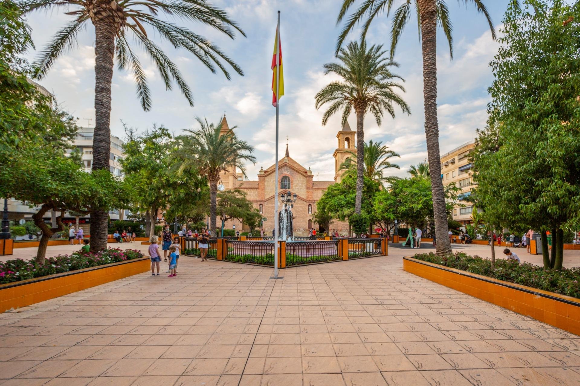 Herverkoop - Parking - Torrevieja - Los Frutales