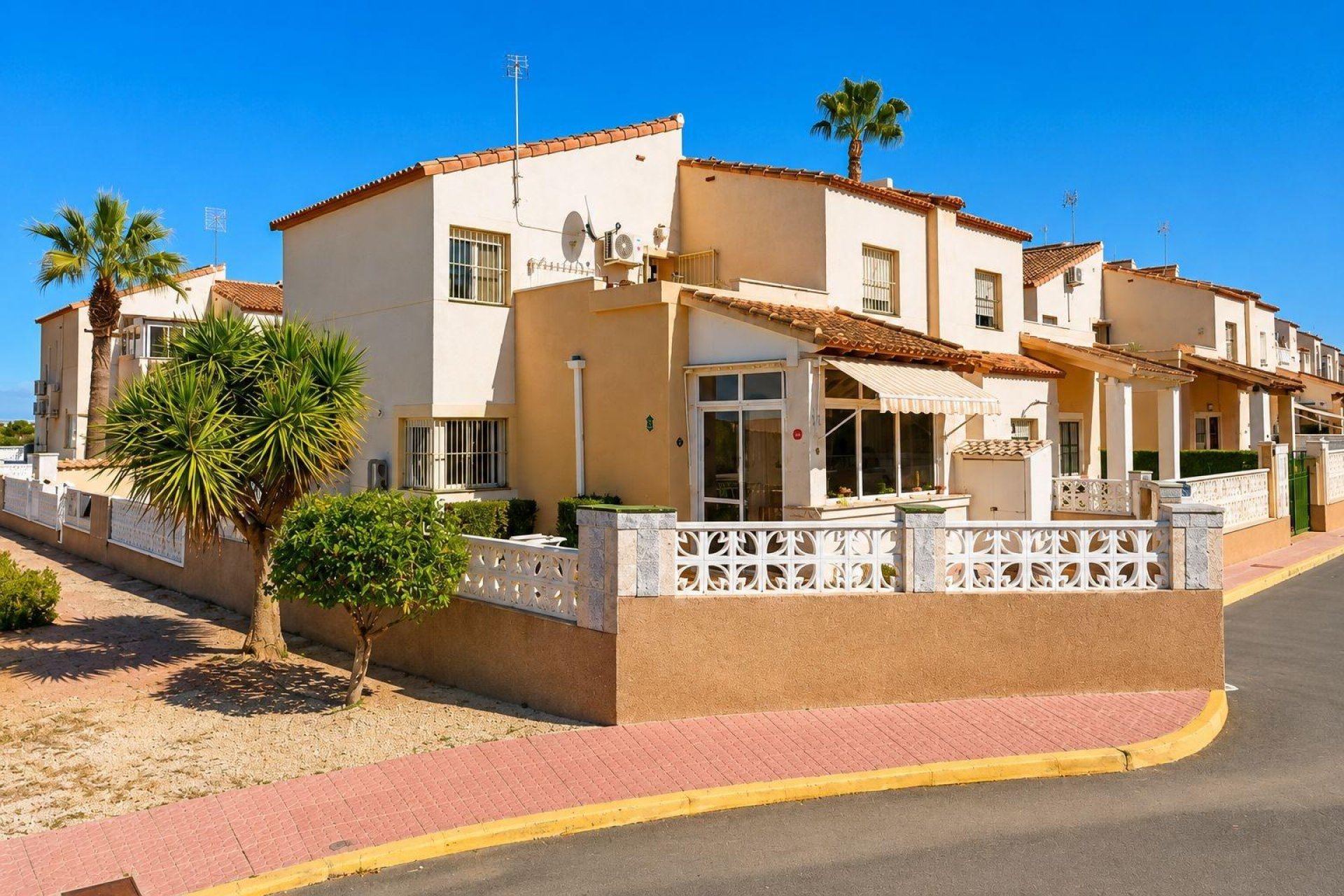 Herverkoop - Rijwoning - Algorfa