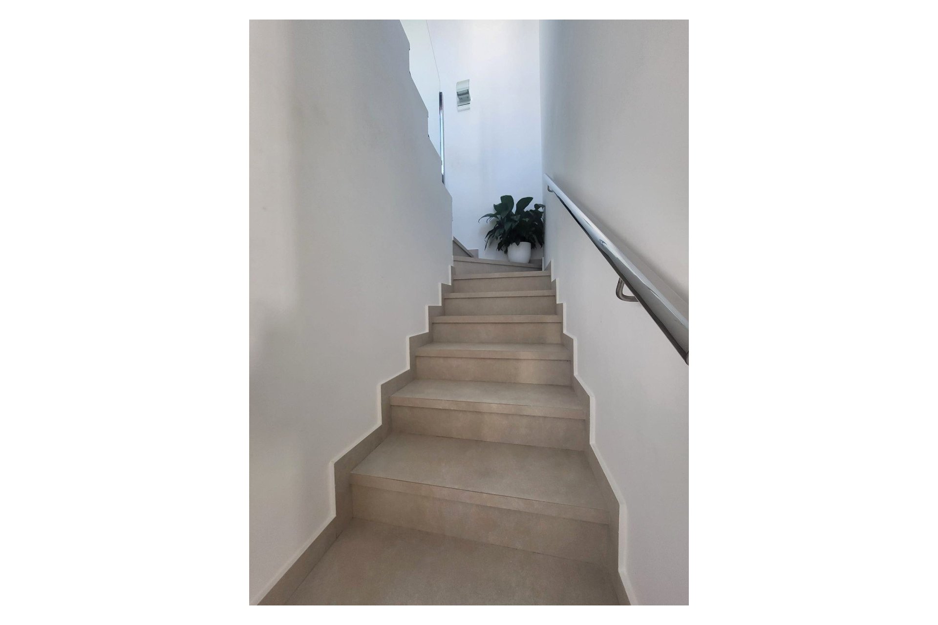 Herverkoop - Rijwoning - Daya Vieja