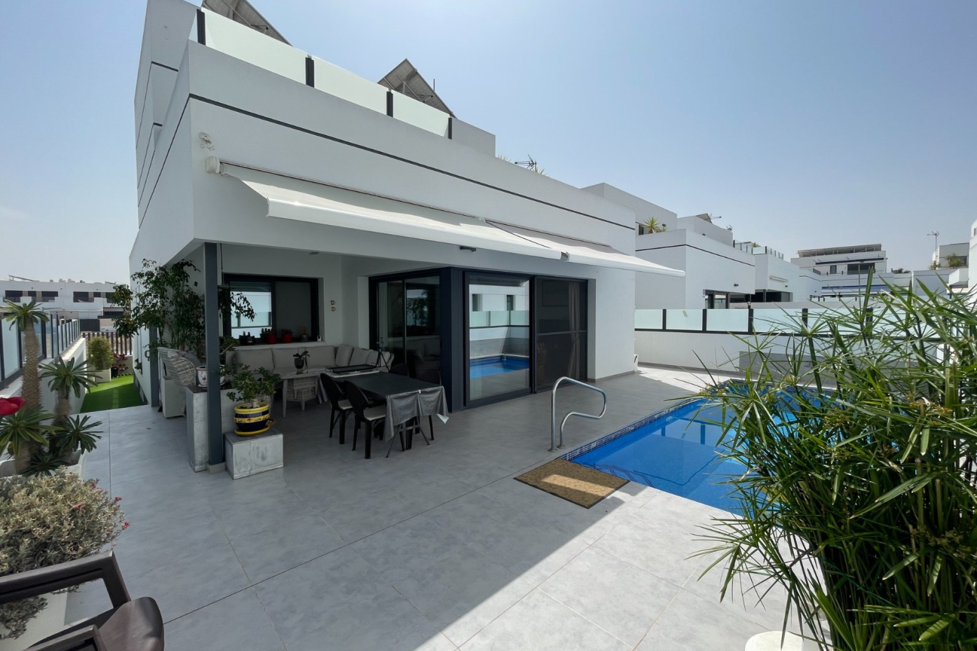 Herverkoop - Rijwoning - Dolores