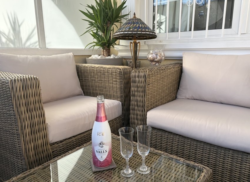 Herverkoop - Rijwoning - Heredades