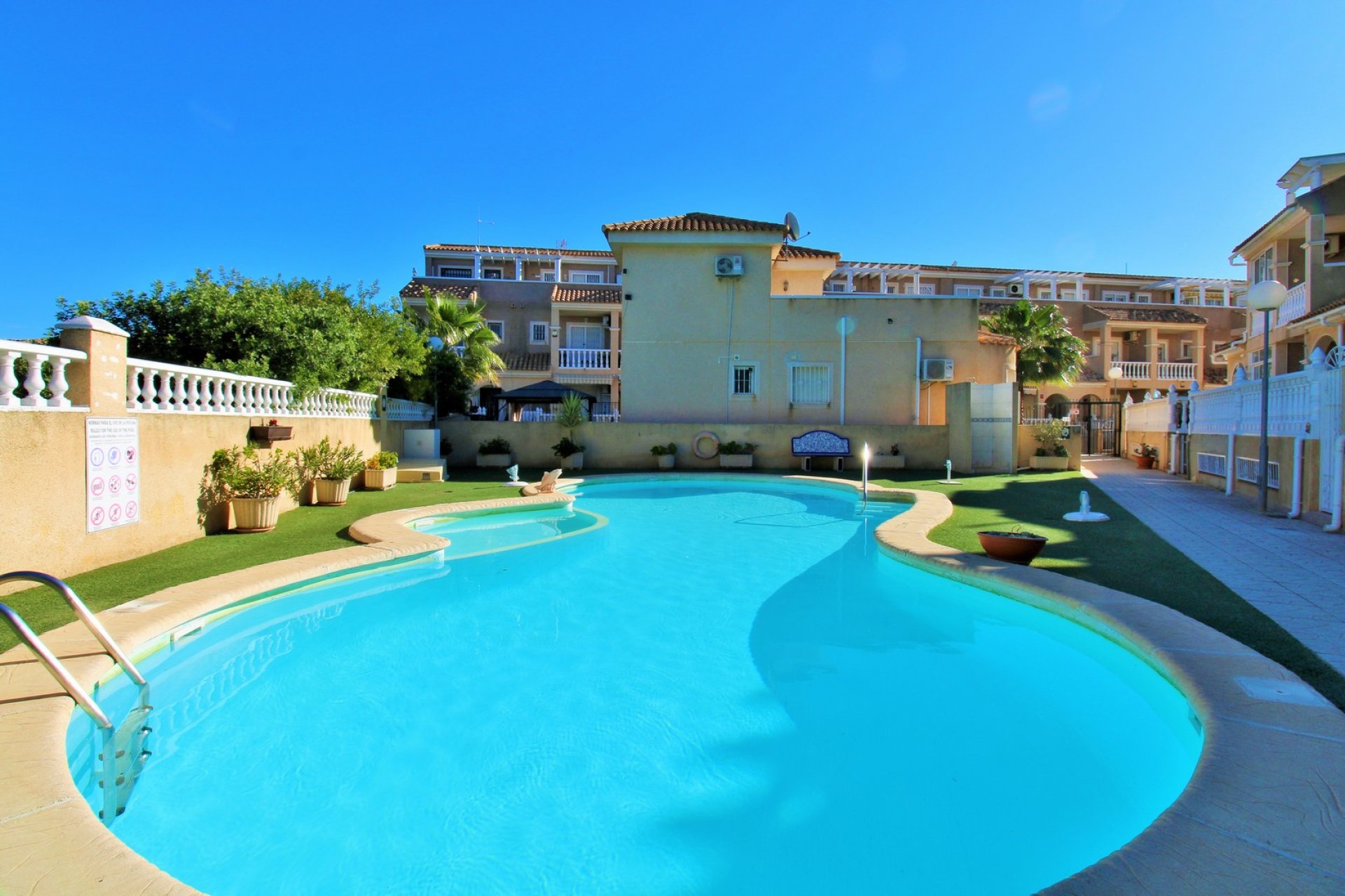 Herverkoop - Rijwoning - Playa Flamenca