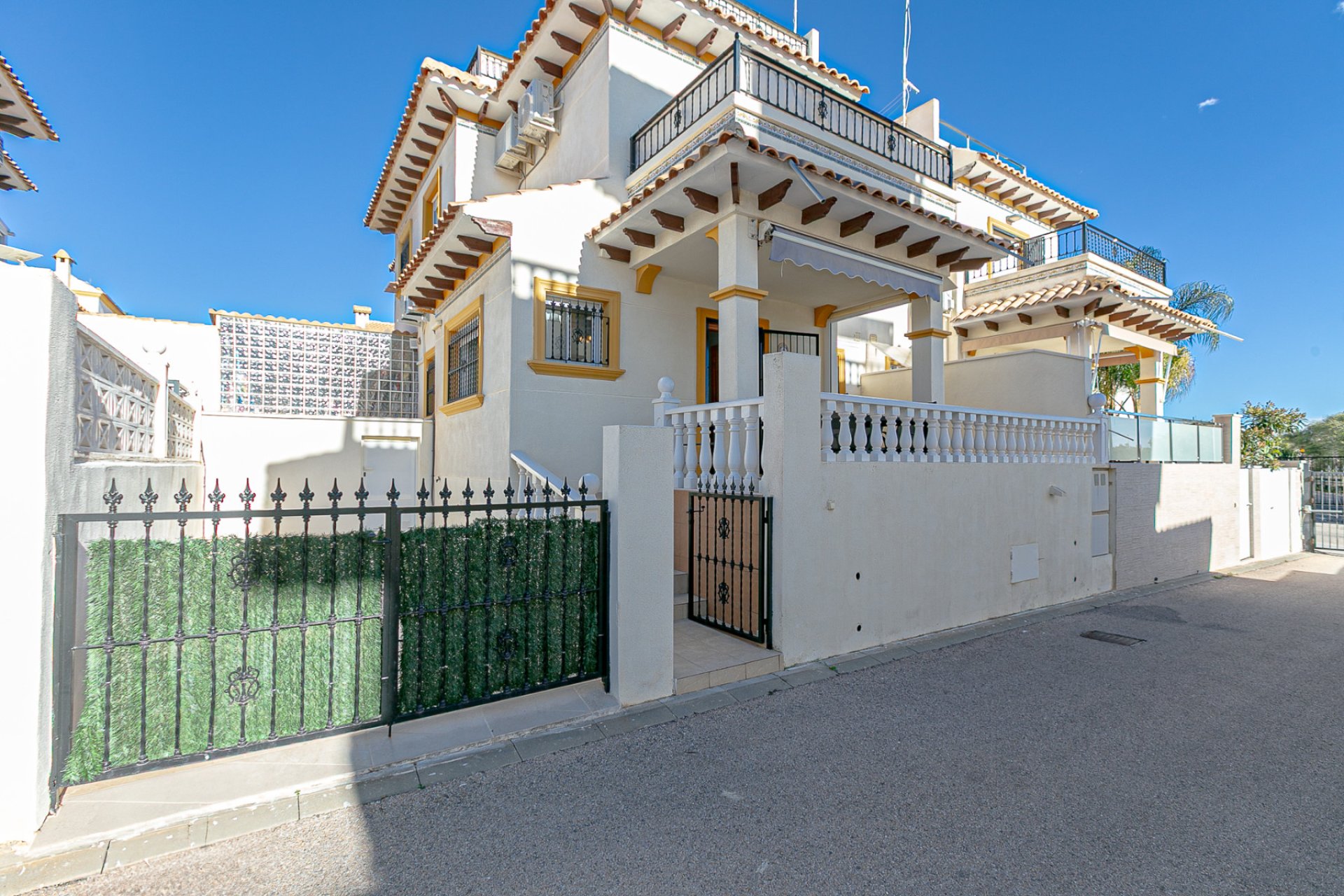 Herverkoop - Rijwoning - Playa Flamenca
