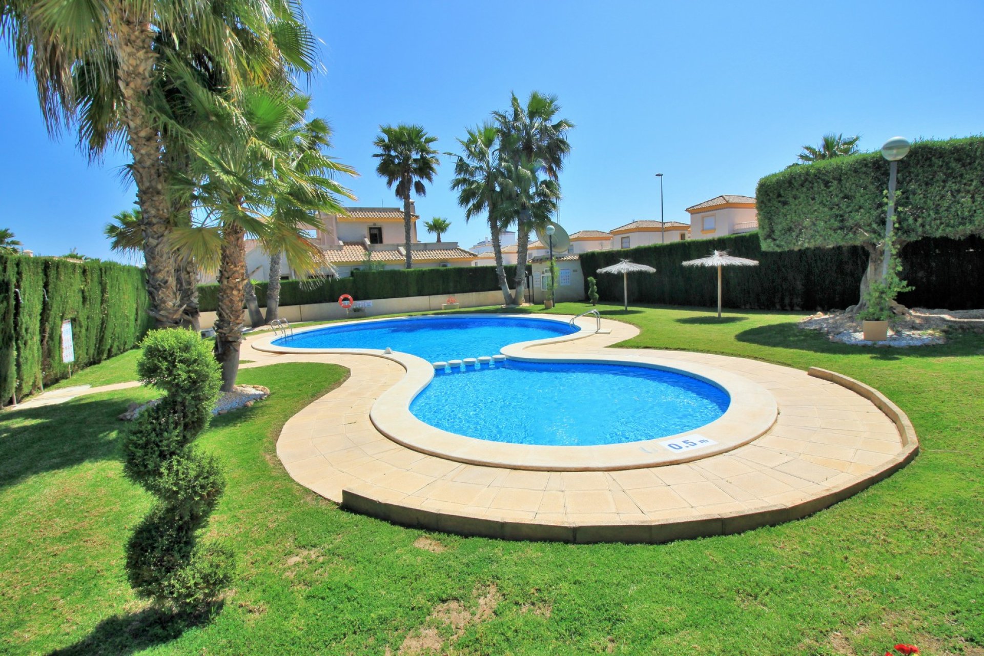Herverkoop - Rijwoning - Villamartin - PAU 8