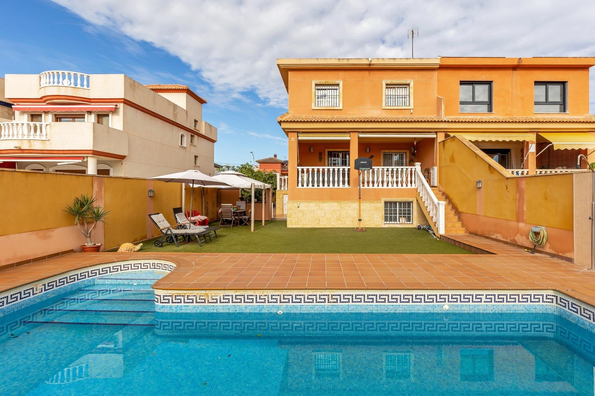 Herverkoop - Semi Detached Villa - Torrevieja - Aguas Nuevas