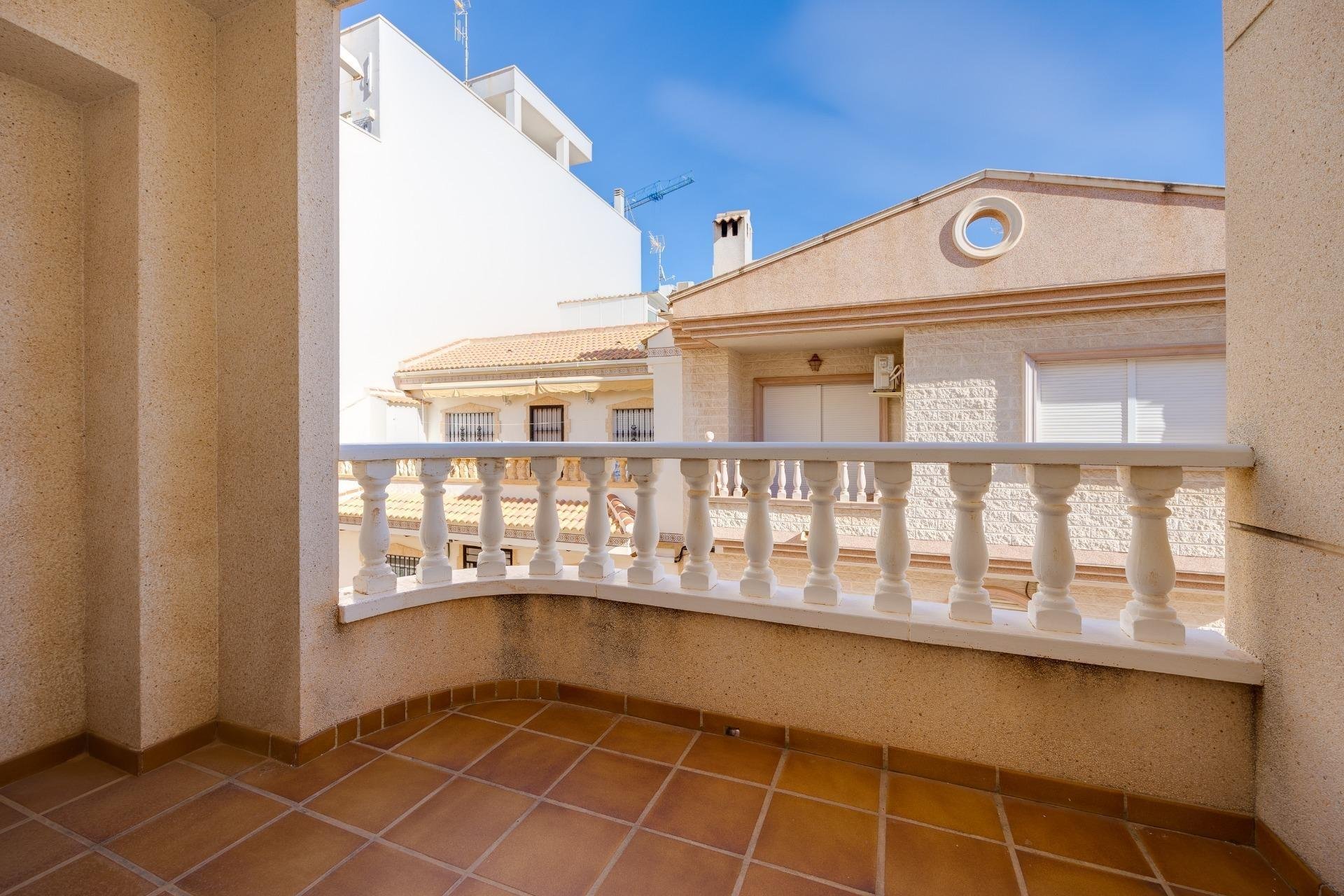 Herverkoop - Terraced house - Torrevieja - Estacion de autobuses