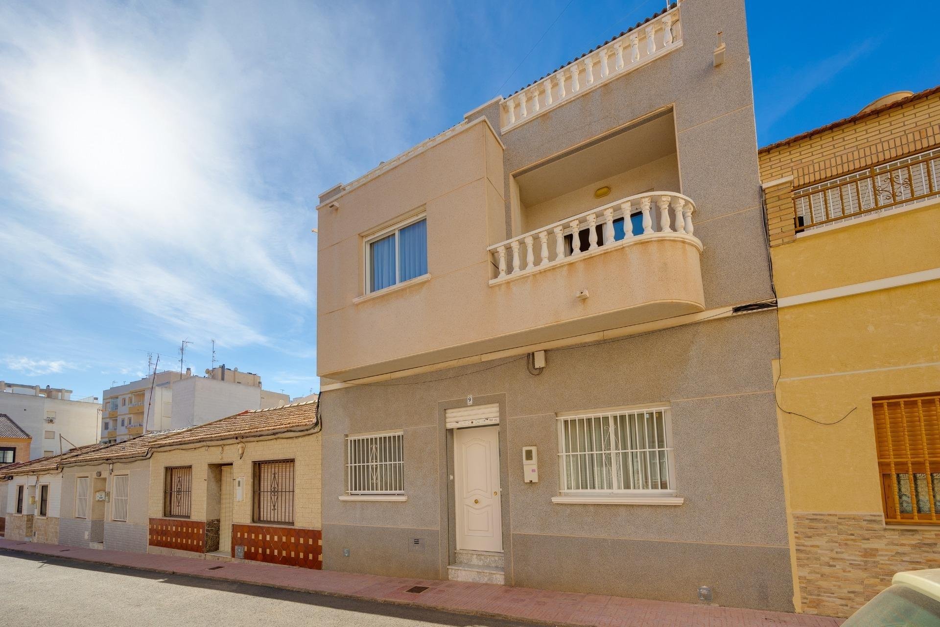 Herverkoop - Terraced house - Torrevieja - Estacion de autobuses