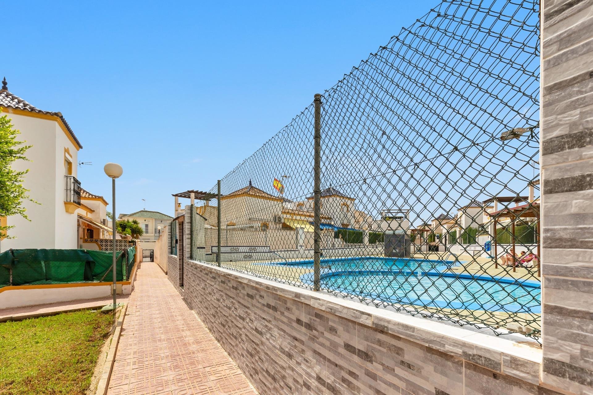 Herverkoop - Terraced house - Torrevieja - Los altos