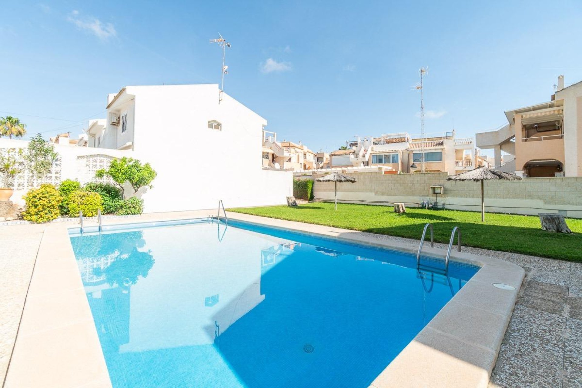 Herverkoop - Terraced house - Torrevieja - Los Frutales