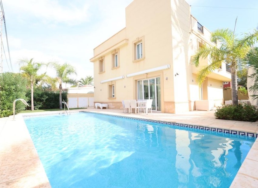 Herverkoop - Villa - Cabo Roig
