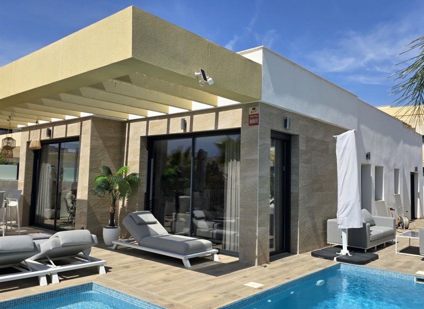 Herverkoop - Villa - Los Montesinos