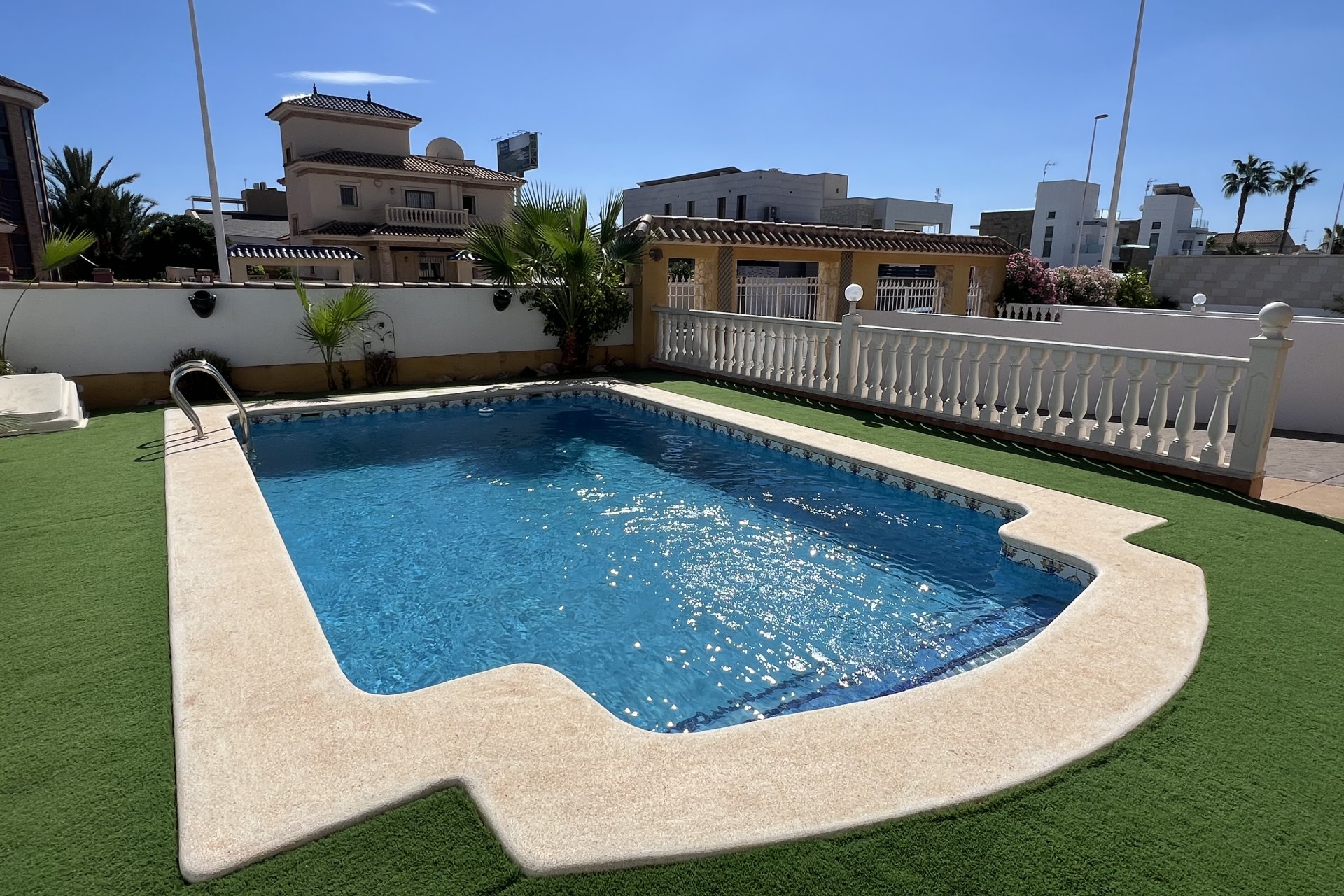 Herverkoop - Villa - Orihuela Costa - La Zenia