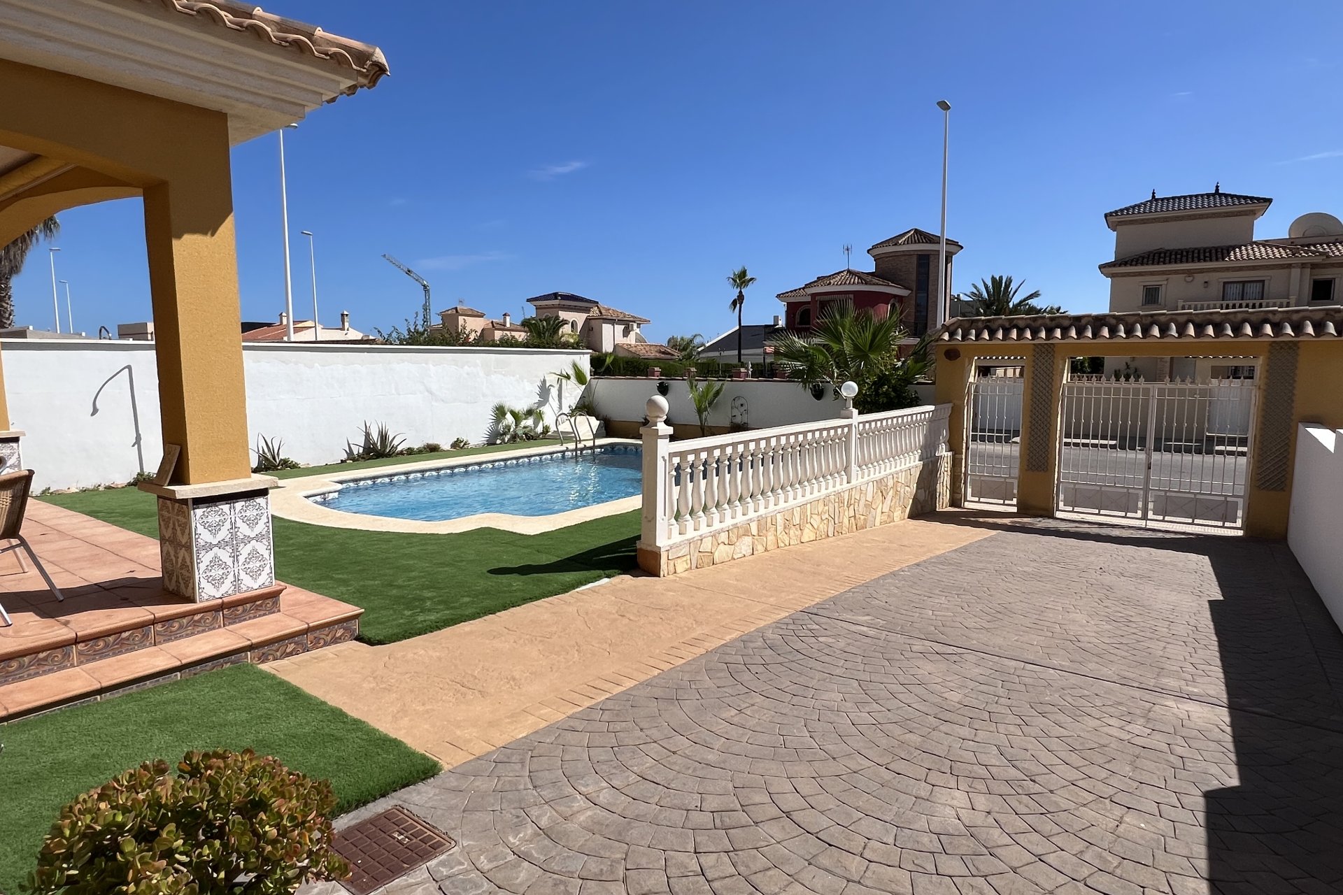 Herverkoop - Villa - Orihuela Costa - La Zenia