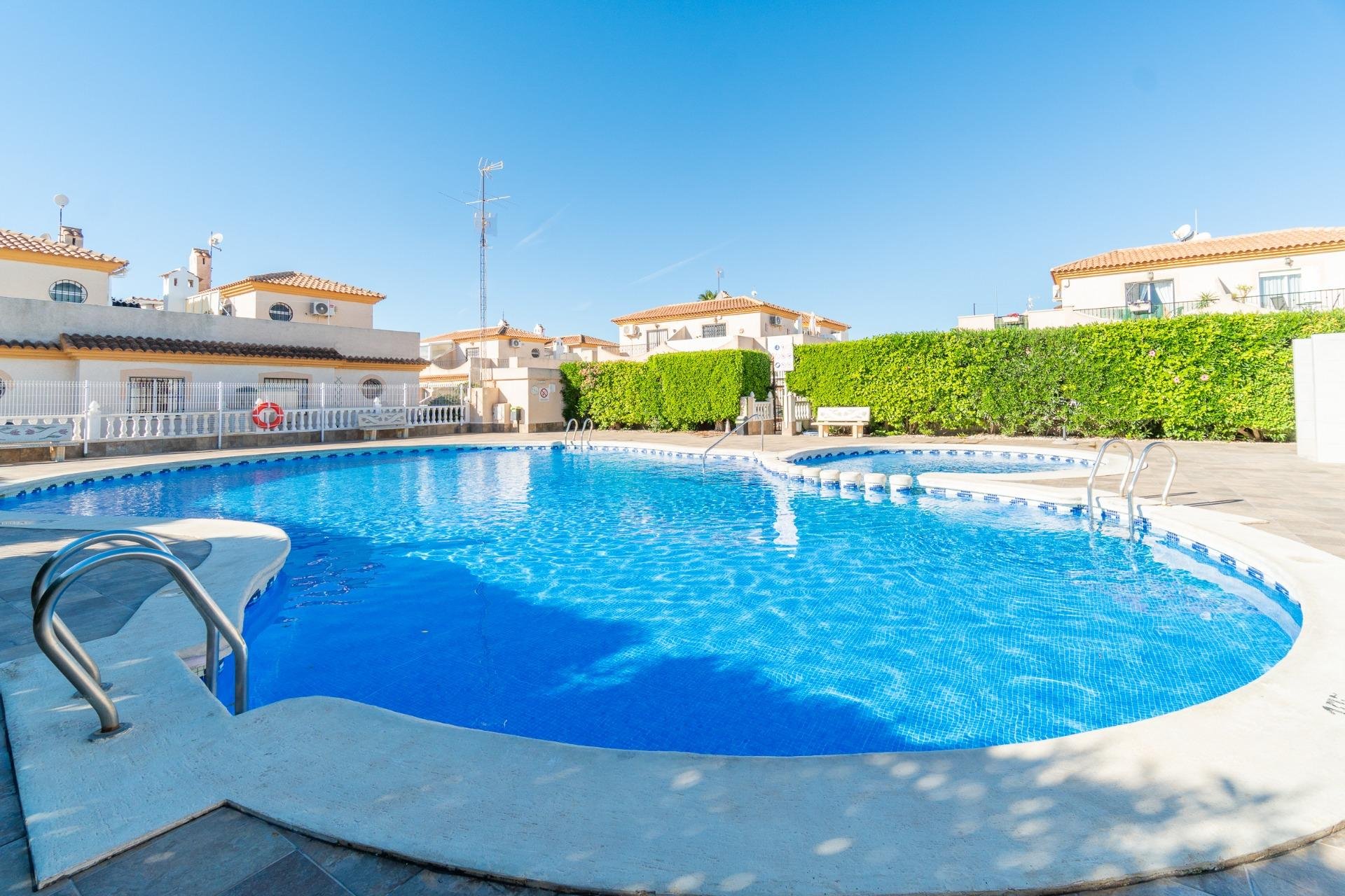 Herverkoop - Villa - Orihuela Costa - Playa Flamenca