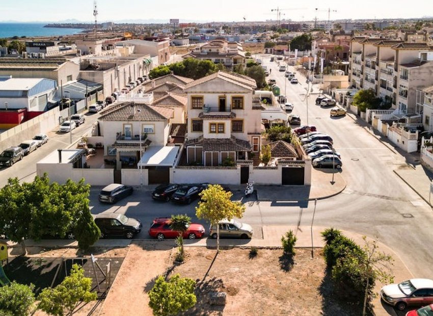 Herverkoop - Villa - Orihuela Costa - Punta Prima