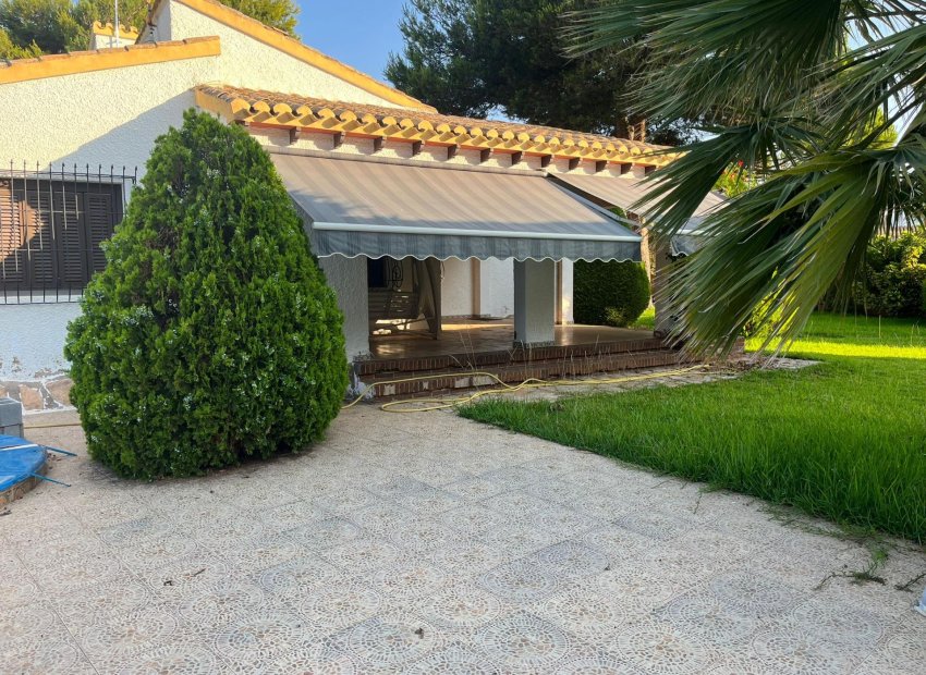 Herverkoop - Villa - Orihuela Costa - Punta Prima