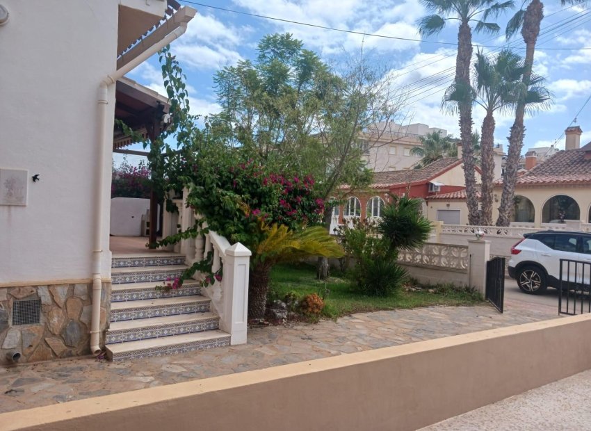 Herverkoop - Villa - Orihuela Costa - Punta Prima