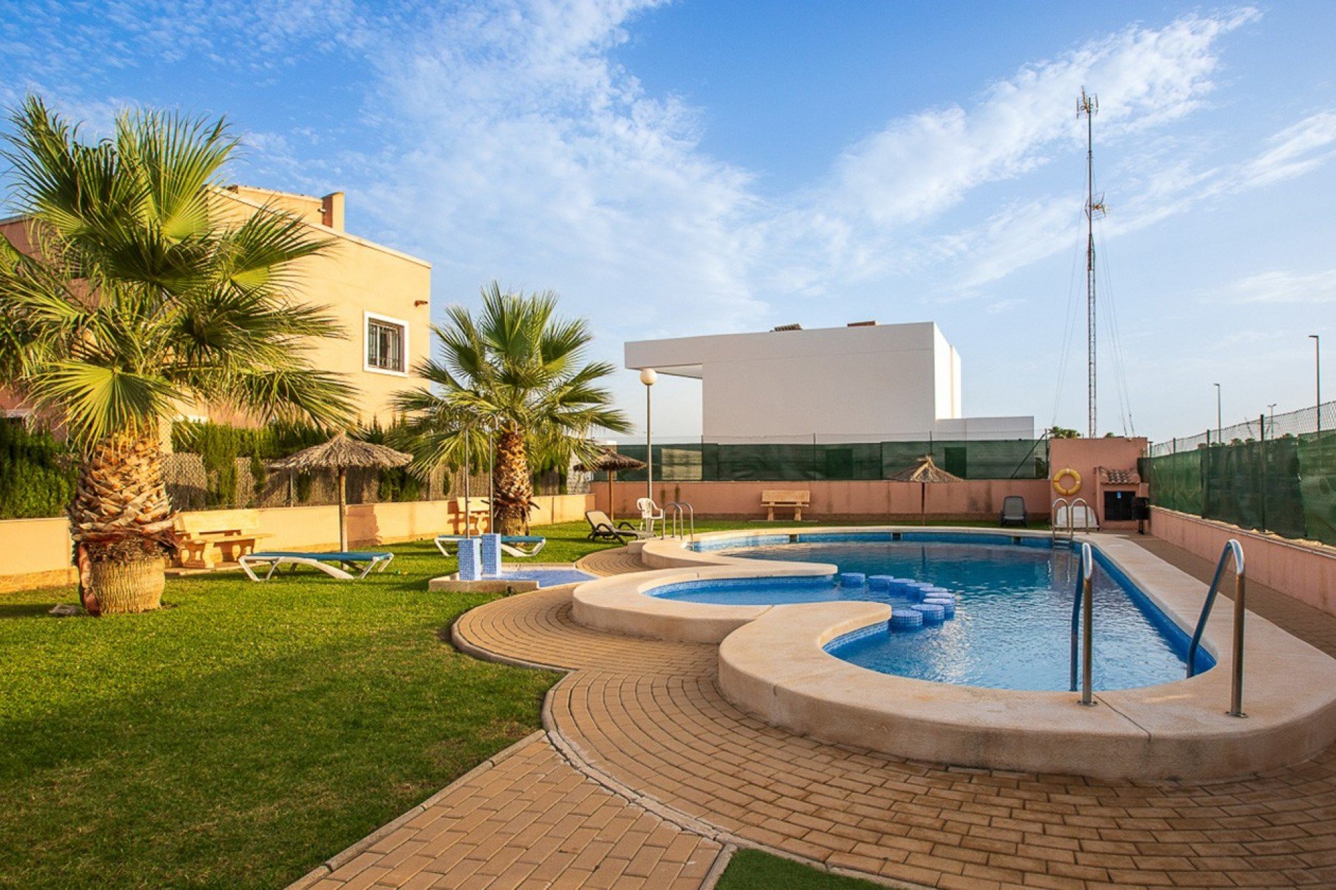 Herverkoop - Villa / Semi-detached - Los Montesinos - La Herada