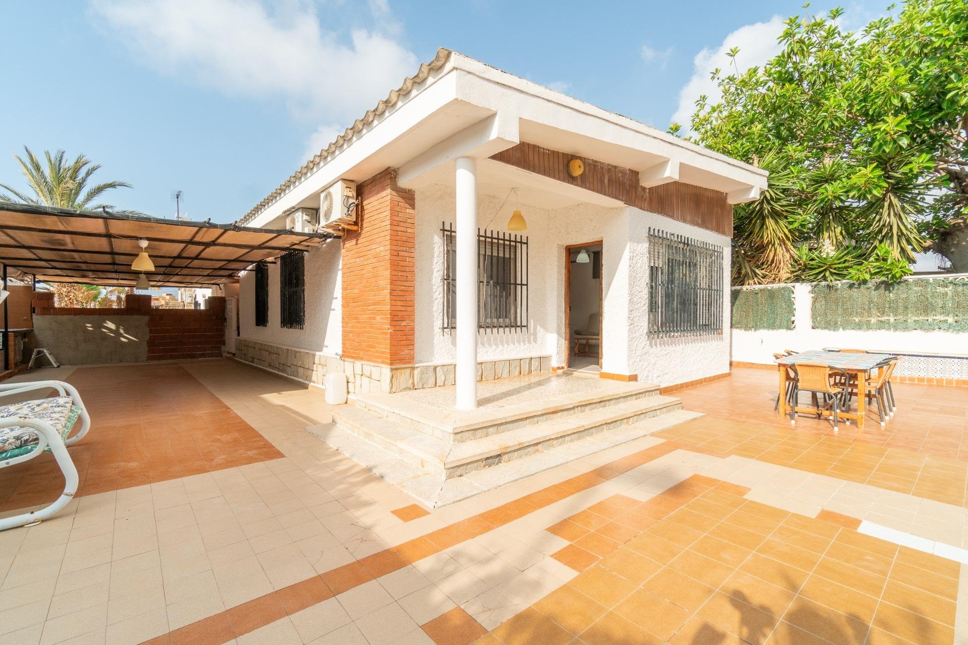 Herverkoop - Villa - Torrevieja - Aguas nuevas 1