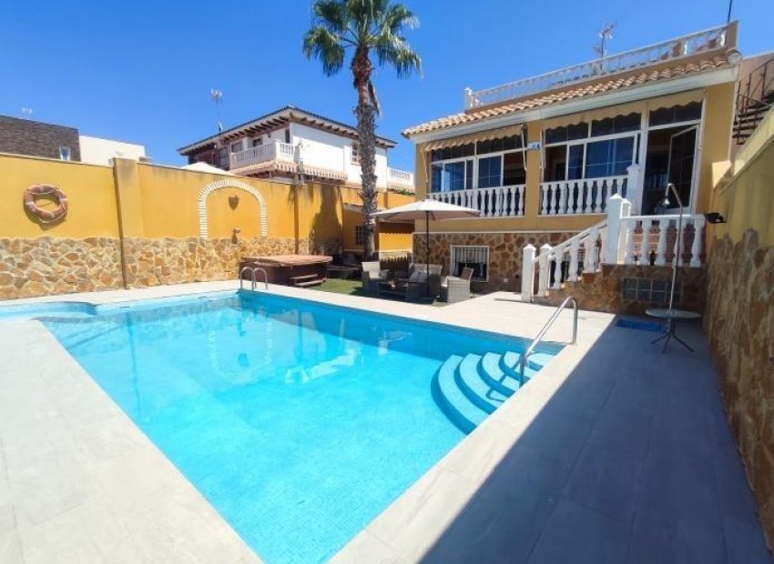 Herverkoop - Villa - Torrevieja - Aguas nuevas 1