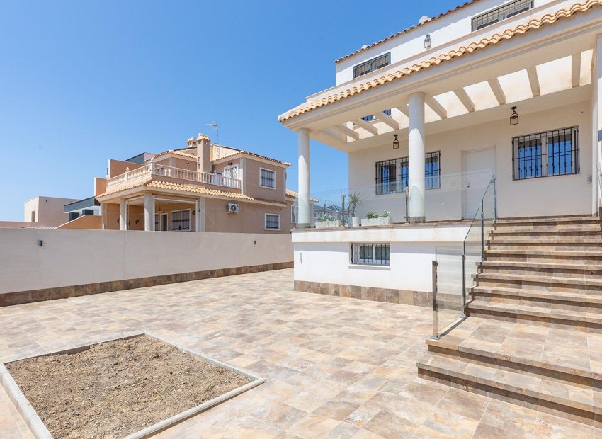 Herverkoop - Villa - Torrevieja - Aguas Nuevas