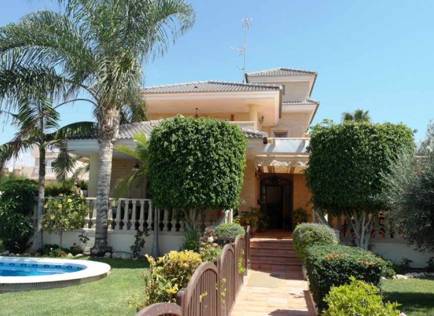 Herverkoop - Villa - Torrevieja - Aguas Nuevas