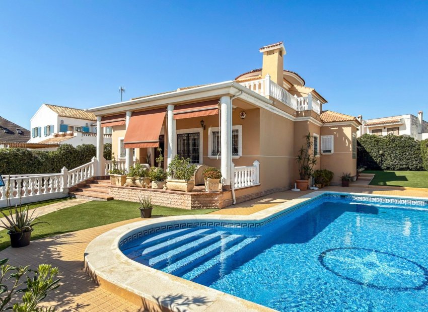 Herverkoop - Villa - Torrevieja - La Mata