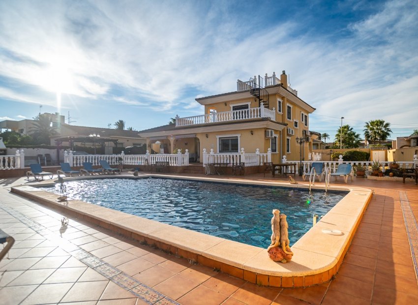 Herverkoop - Villa - Torrevieja - Los Balcones