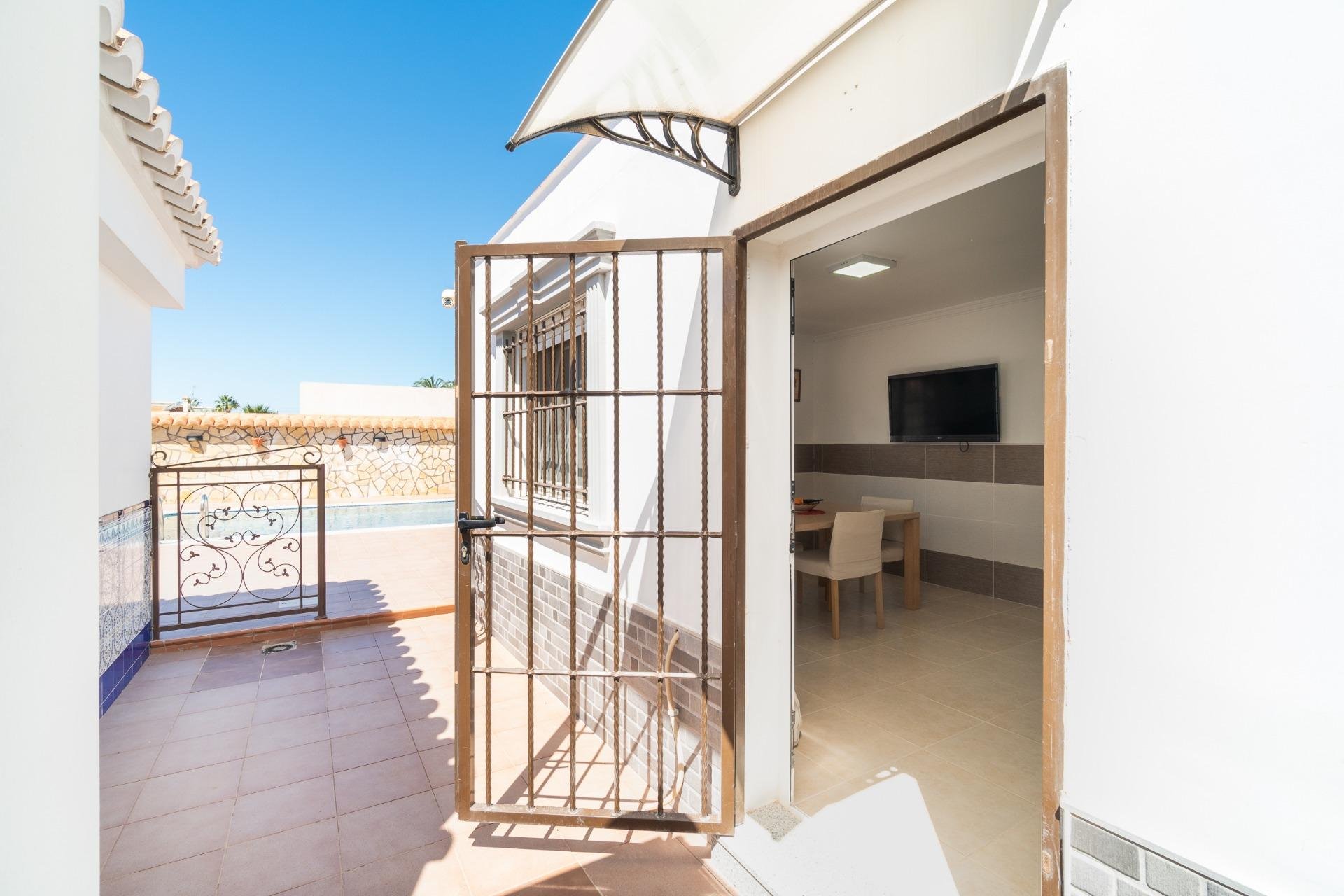 Herverkoop - Villa - Torrevieja - Torretas